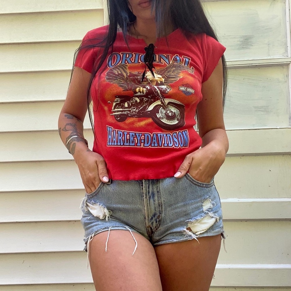 VINTAGE HARLEY DAVIDSON LEATHER LACE UP BUST RARE GRAPHIC TEE SHIRT